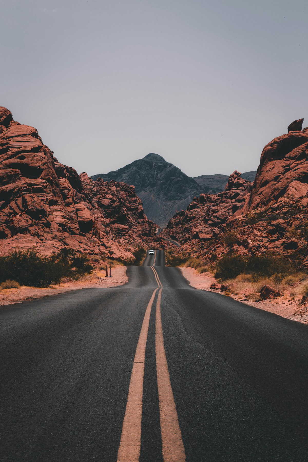 山谷与远方的旅行风景